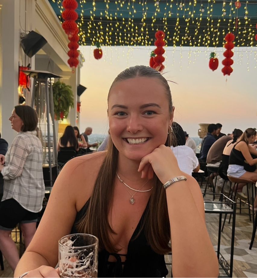 Green White Illustration Merry Christmas Instagram Post (940 x 800 px)